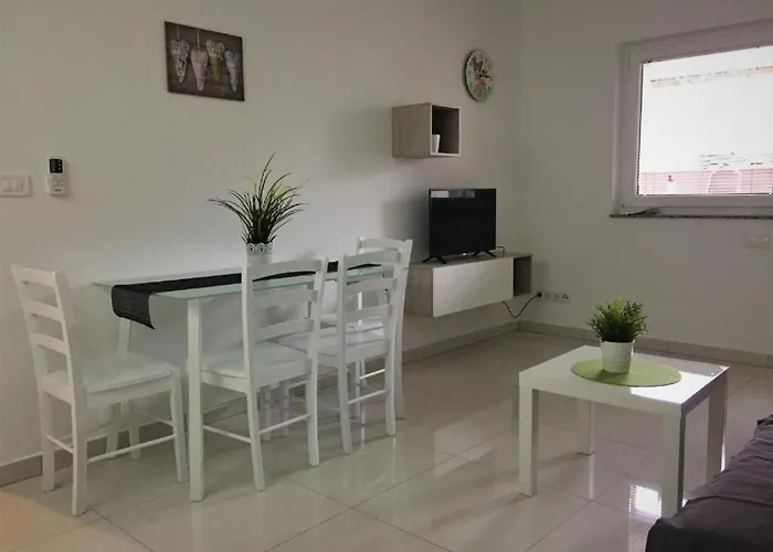Orhideja Apartman Rab Town